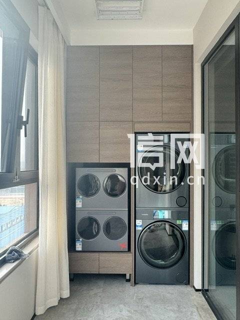 海信洗衣机首次用就漏水:改了管道不管用家具家电遭了殃(图1)