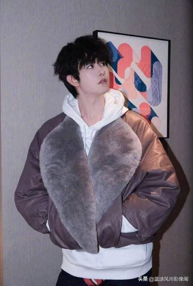 原创
            田嘉瑞私服｜PORTS1961 硬软碰撞，少年酷感与先锋感双在线