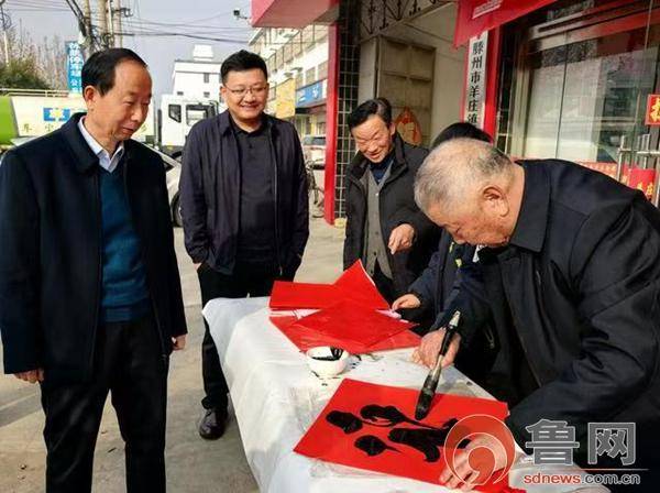 滕州市羊庄镇开展“万福迎新春”书法公益活动