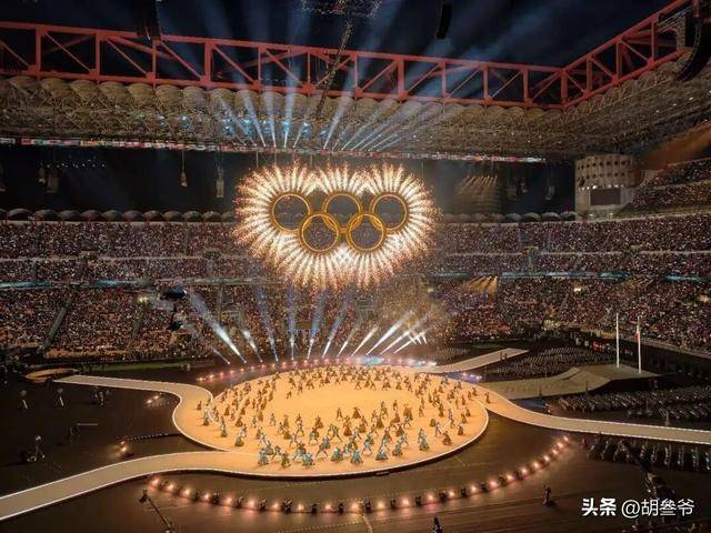 米兰偶遇明星，杨紫琼褶多，姚明被老外围观，那艺娜分发国旗抢镜