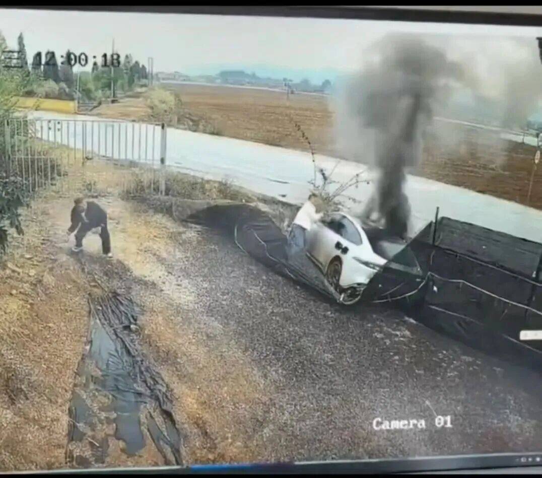 尘封一年的事故曝光：东风奕派撞车后欣旺达“不起火电池”50秒爆燃(图1)