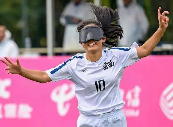 陆良女孩王优涵，记大功！_盲人_经过训练_云南省