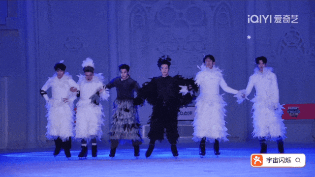 《宇宙闪烁请注意》高开疯走，品牌为旅综“顶级精神状态”买单