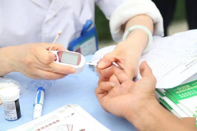 天气寒冷，医生建议高血糖患者:适当放松休息，也别忽视这4点