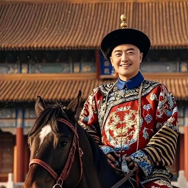 一条白绫,让他在狱中自尽,连带着福长安陪斩,算