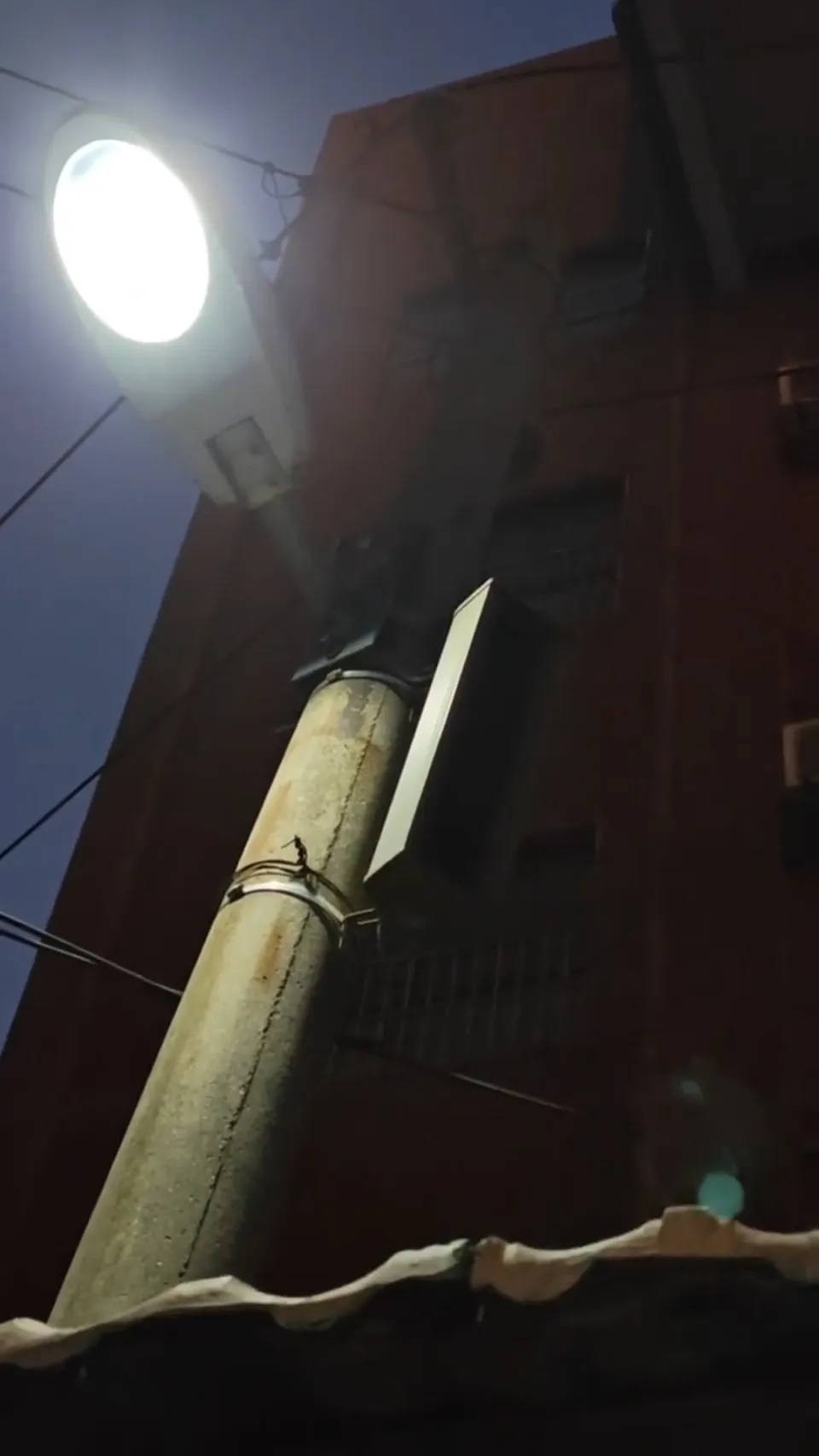 为烘托节日气氛，武汉一社区10余个喇叭播放歌曲，有居民称吵得受不了，社区回应