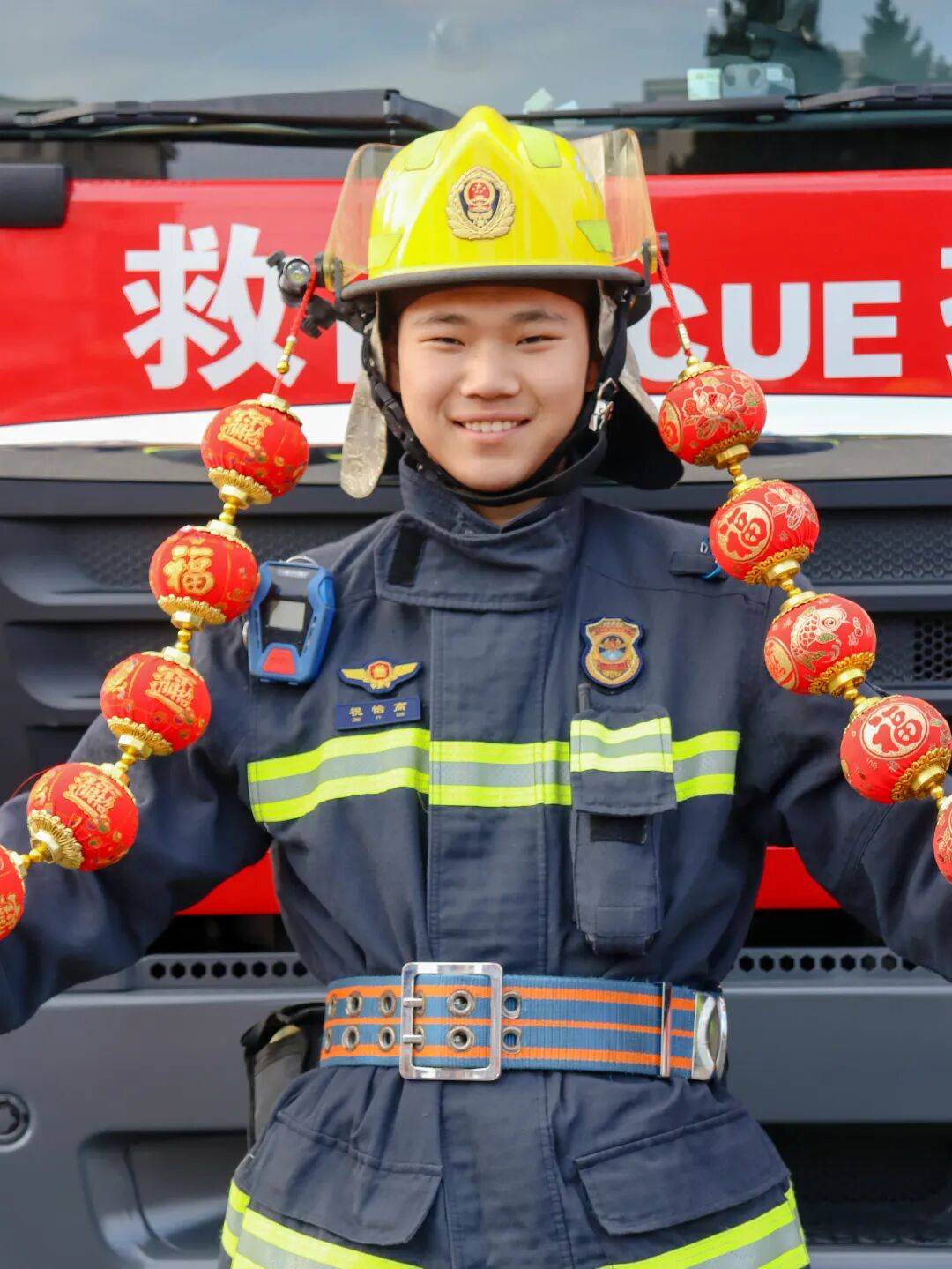 庐州灯火迎春晚蓝焰坚守护安康