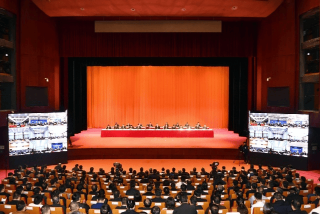 在江苏,他们坐上“新春第一会”主席台_发展_企业界_姜堰