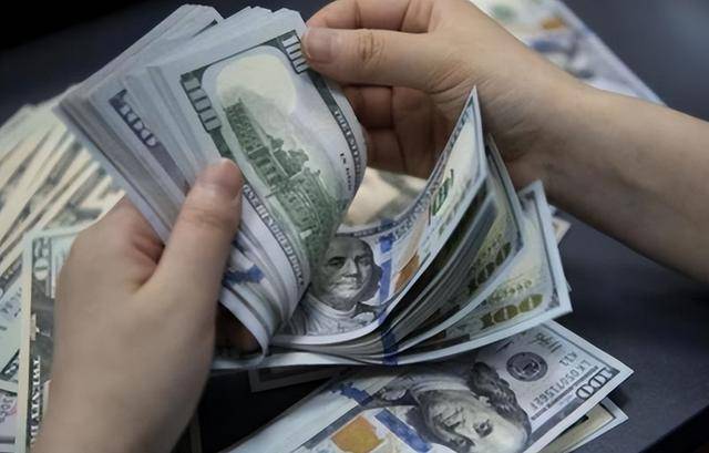 开始抢人!美国一周挖走4名中国顶尖人才,年薪1个亿美元令人咋舌