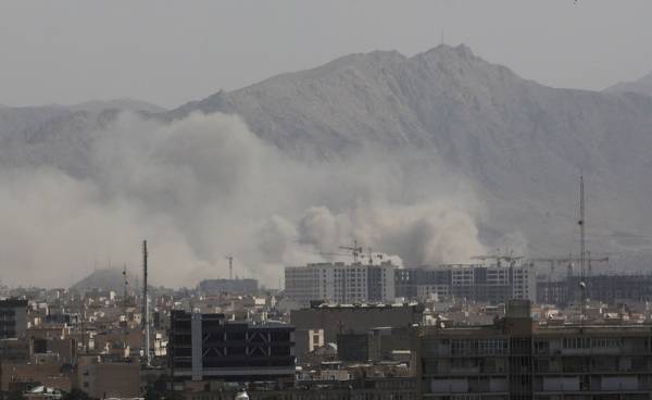 美国贼喊捉贼：伊朗打算“先发制人”，特朗普“被迫出手” -华闻时空