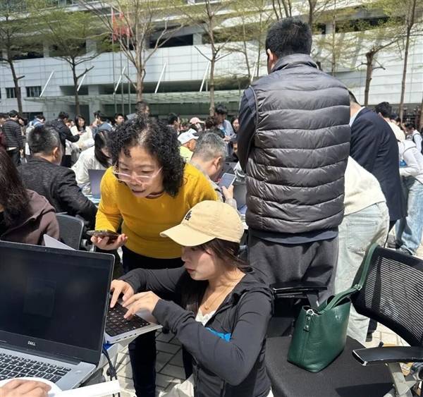 一只“龙虾”彻底刷屏?