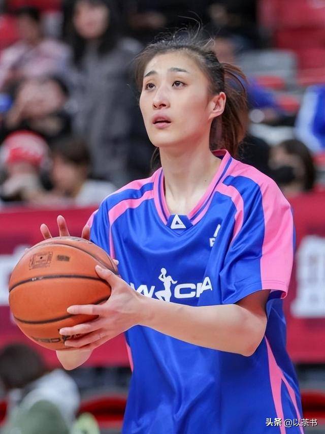 她是李梦最佳替身？手握7个冠军，身高1米85或成中国女篮新王牌