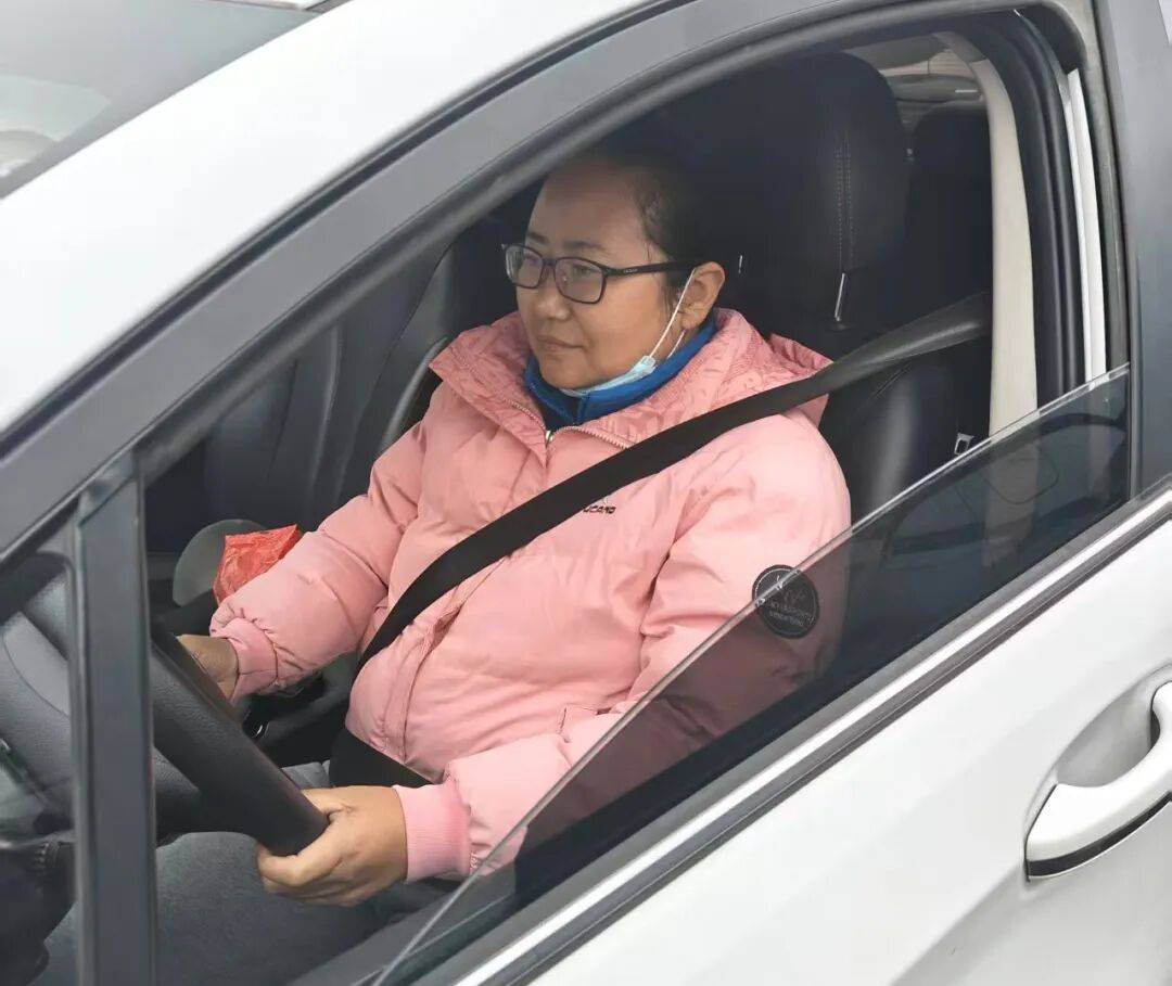 林丽春:流动微光映初心 方向盘上绽芳华_春运_孕妇_坚守