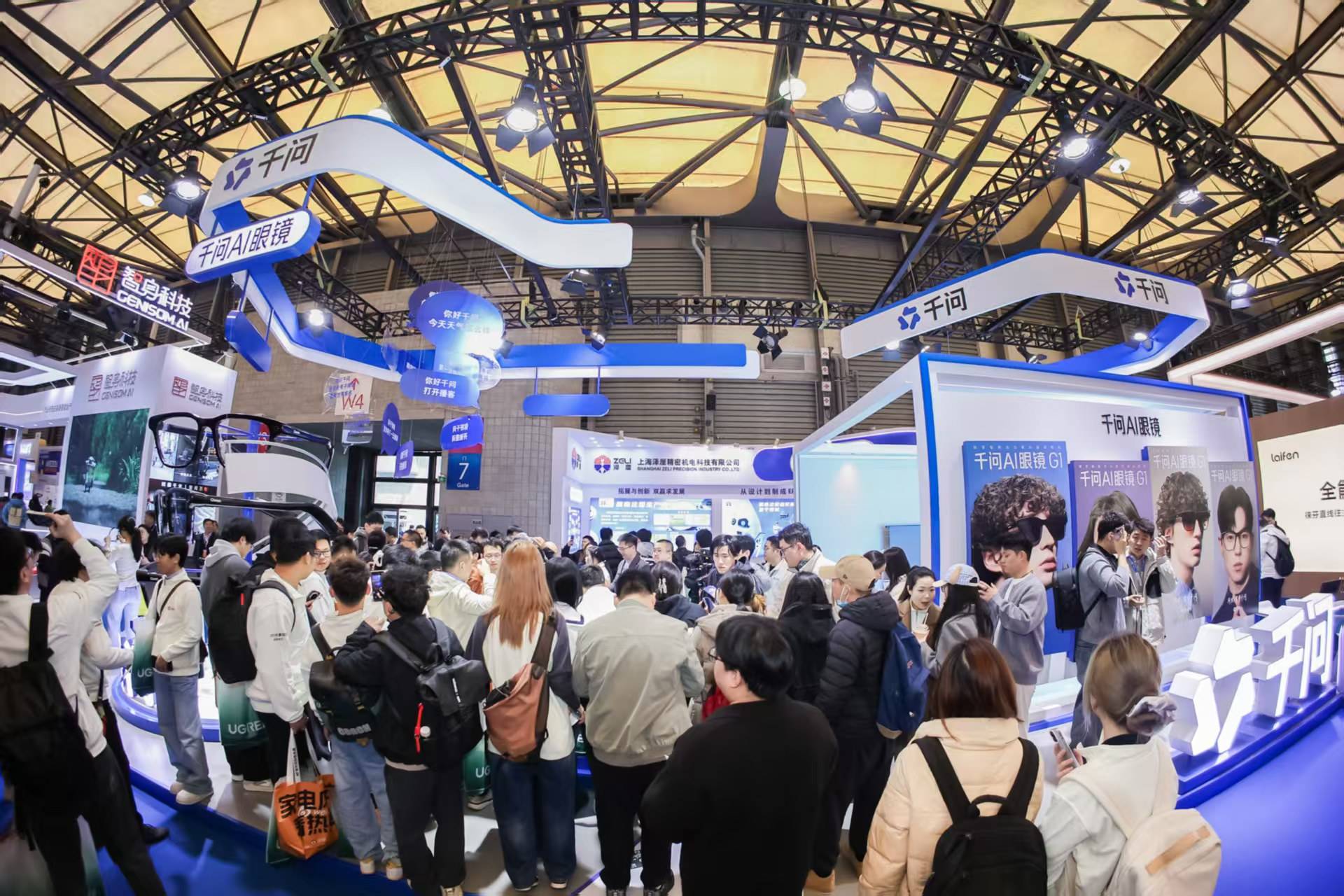 AI穿戴设备杀疯了！戒指测心率、眼镜当翻译，谁在争抢用户手腕手指？