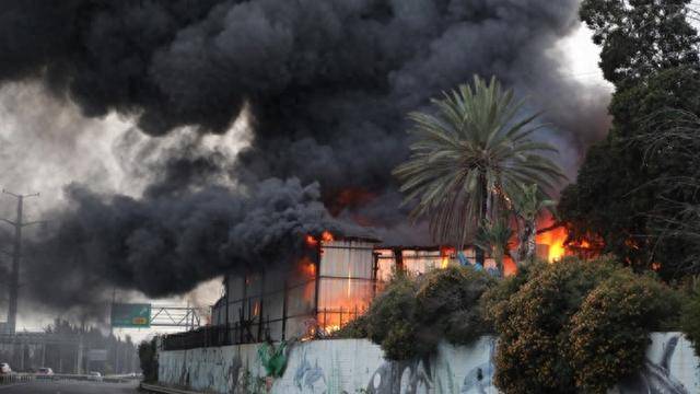 伊朗发动第54波攻势，首次用射程2000公里的“泥石”导弹打击以色列