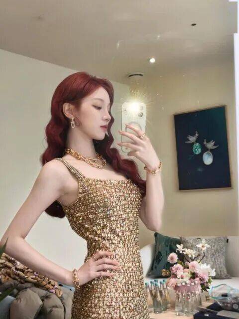 知名女团成员真空露背装大秀性感身材！ 插图6