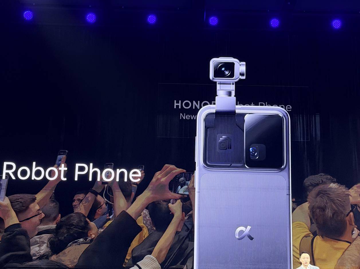 All in AI后,手机正在被“反噬”?