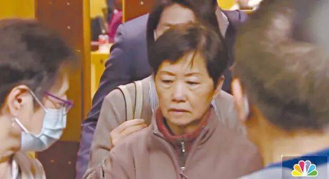 78岁华裔女子撞死苹果高管一家四口案宣判：缓刑两年，吊销驾照三年，无需入狱；法官判决原因公布