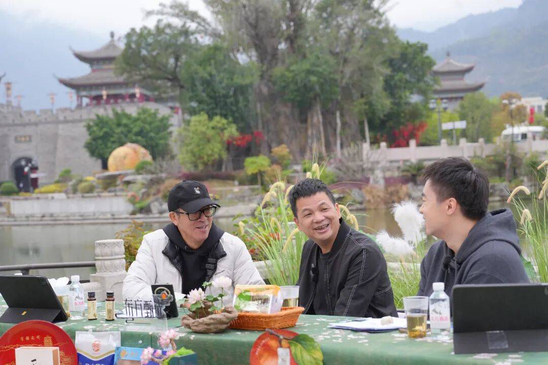 连续两天沉浸式打卡!俞敏洪点赞福州:特别包容、特别和谐!_直播_网友_鱼丸
