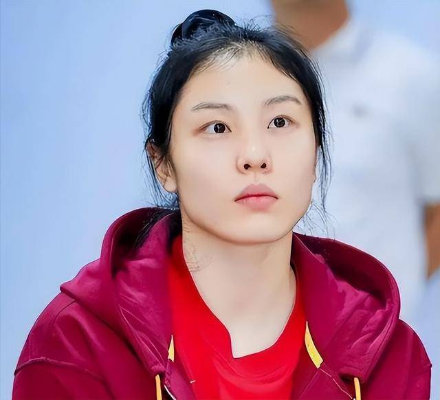 中国女篮4胜1负，收官后宫鲁鸣进行队内调整，功勋老将张茹数据差