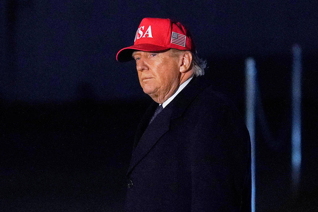 特朗普揭晓所谓伊朗“大礼”：10艘油轮通过霍尔木兹海峡 -华闻时空