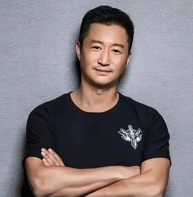 张雪峰离世才3天 吴京就出现身体警报 原来一切有迹可循