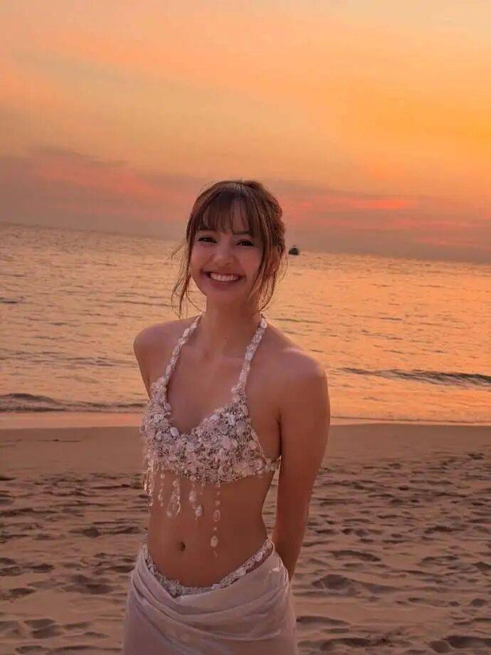 顶级女团成员独特生日照引关注,有网友直呼“太时髦了” 插图5 顶级女团成员独特生日照引关注,有网友直呼“太时髦了” 插图5