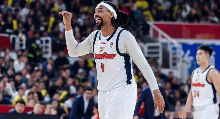 辽宁签新大外援，广东不变应万变！杜锋为爱徒发声：别骂了