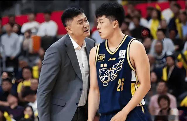 最新消息！杜锋霸气拥护张皓嘉：球迷不懂球！李凯尔想重返中国队