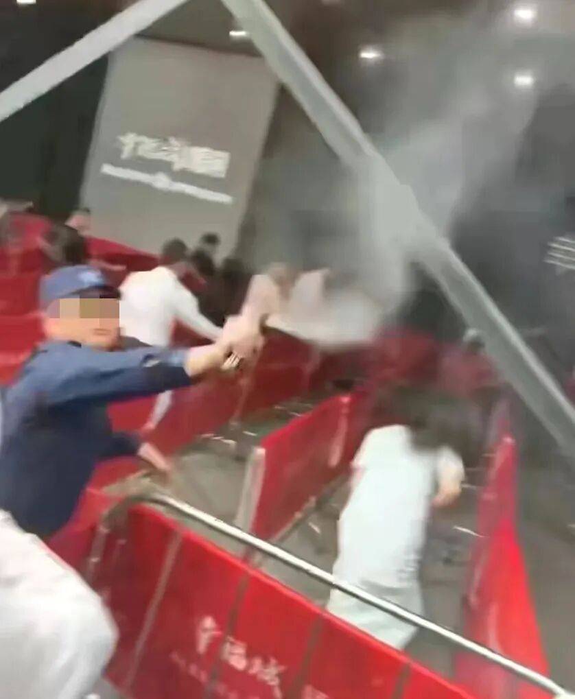 深圳龙华通报：保安杨某某，被拘留！