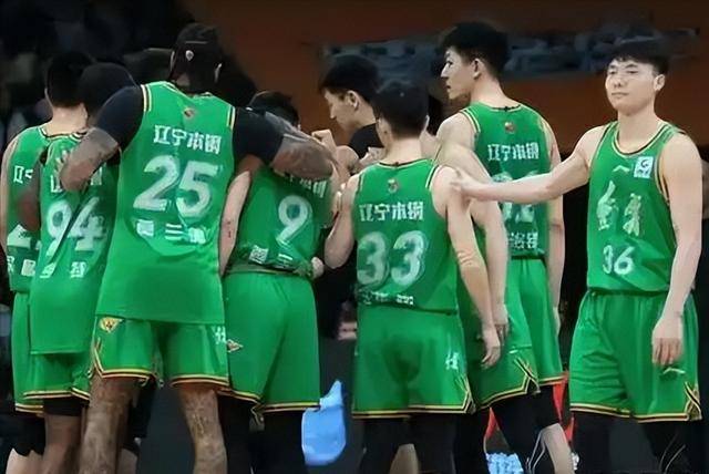 辽篮绝境逢生！新援莱迪25+15封神，赵继伟0出手到逆袭封神