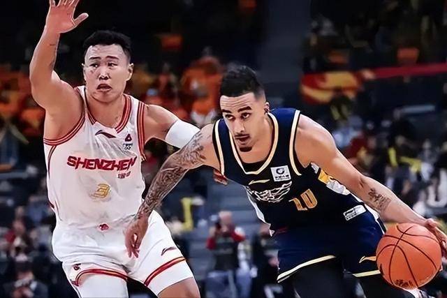 CBA三消息：杜锋生病状态曝光，胡明轩伤病严重，杨瀚森创历史