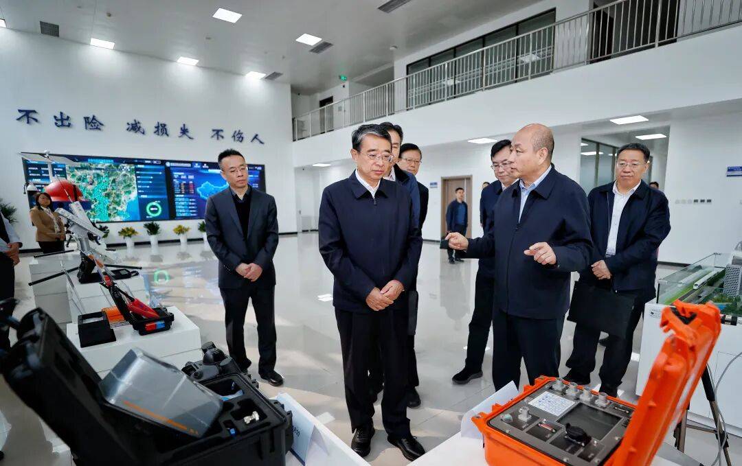张成中到国家自然灾害防治研究院调研并参加院党委树立和践行正确政绩观学习教育读书班_星立_李良生_装备