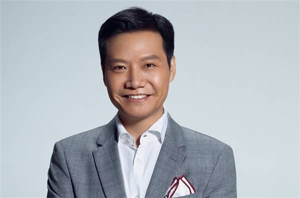 不建议有司机大老板买小米！雷军回应小米YU7二排比迈巴赫多一度：没有诋毁 但确实多