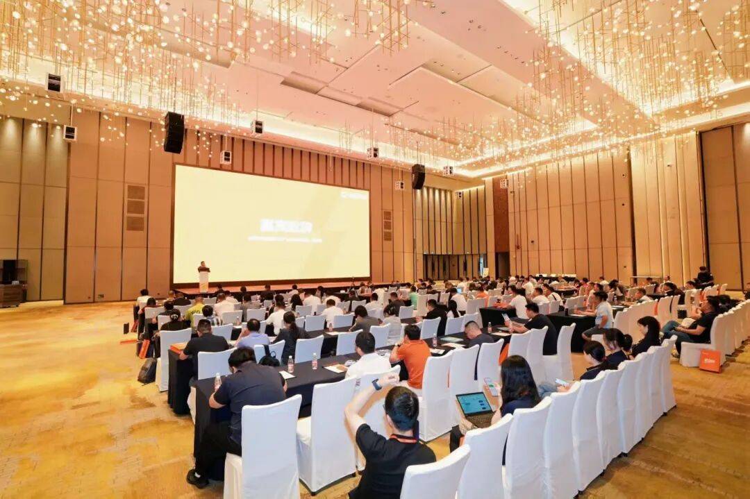 润建股份亮相滴滴充电全国场站经营赋能大会，以AI智维共探场站运营新路径！