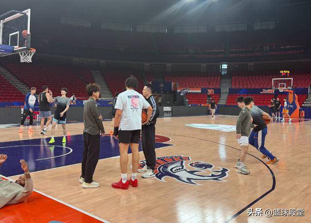 备战辽宁！全员回归训练，张镇麟打趣付豪，卢伟亲承2大外仍伤停