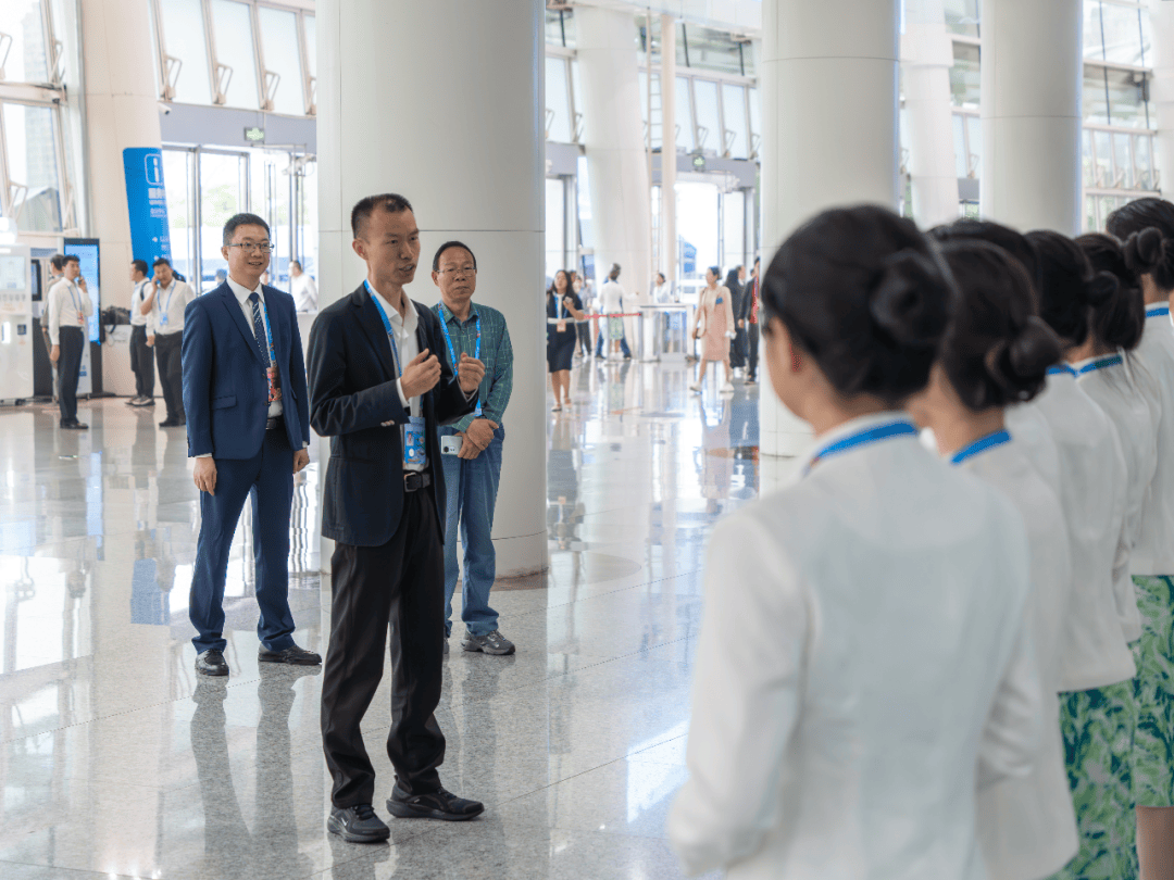 团省委副书记周睿看望慰问第九届数字中国建设峰会志愿者_服务_福建省委_青年