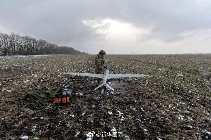 俄罗斯和乌克兰发起无人机“对攻”：俄防空系统11小时内击落了117架乌固定翼无人机 -华闻时空