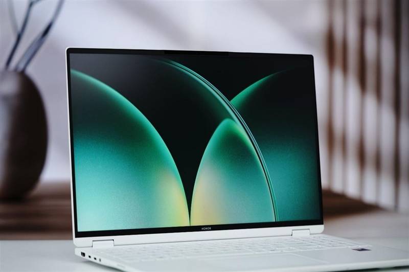 核显本竟敢卖到万元级别！荣耀MagicBook Pro16 2026全面评测：88W满血 + 92Wh续航，这可能是史上最强的核显