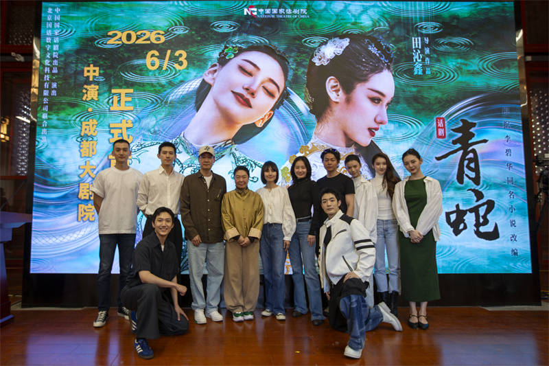 国话13年后重排《青蛇》，东方禅意美学成就两代演员