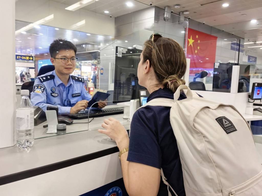 图片[2]-巴西对华免签首日，上海浦东机场口岸迎来首批出境旅客 -华闻时空