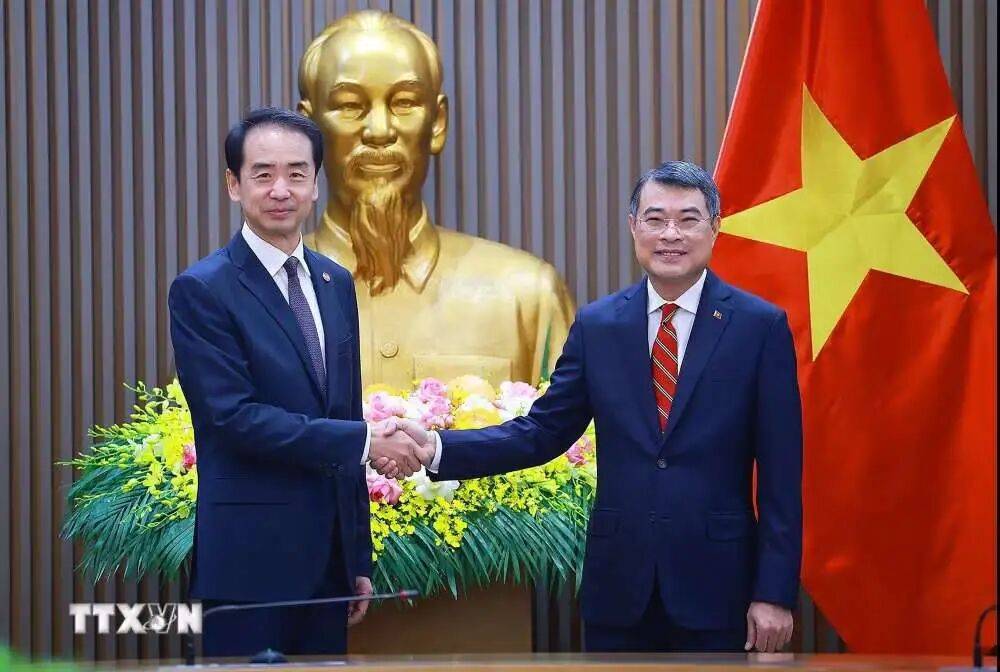 越南政府总理黎明兴会见何炜大使_发展_战略_关系