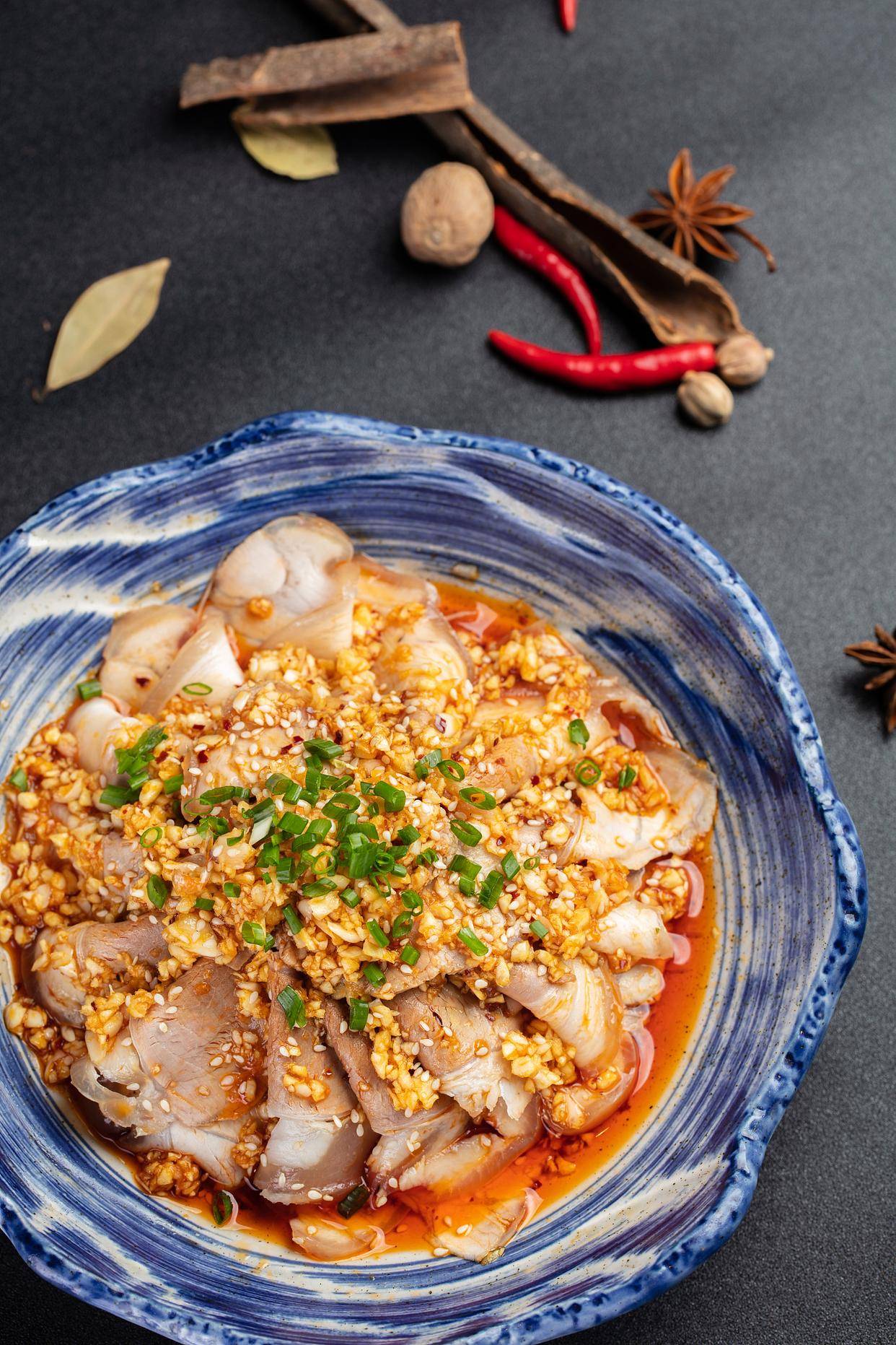 
        蒜泥白肉：川菜凉菜之王的极致诱惑