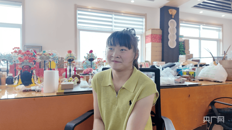 22岁脑瘫女孩胡鑫雨以钻石画镌刻自立人生