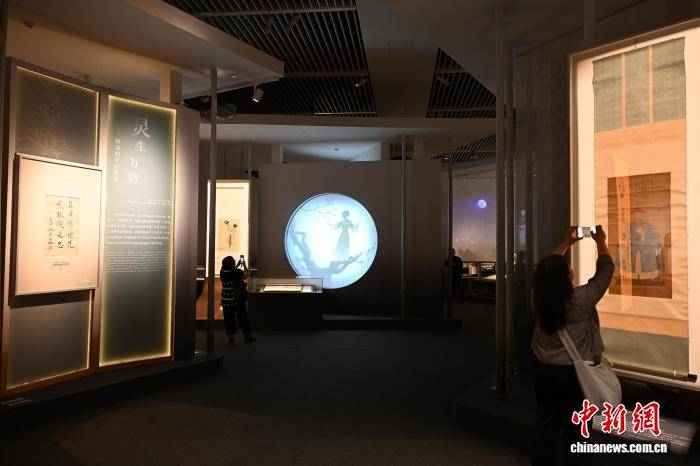 中国国家博物馆里“说聊斋” 蒲松龄手稿真迹展出