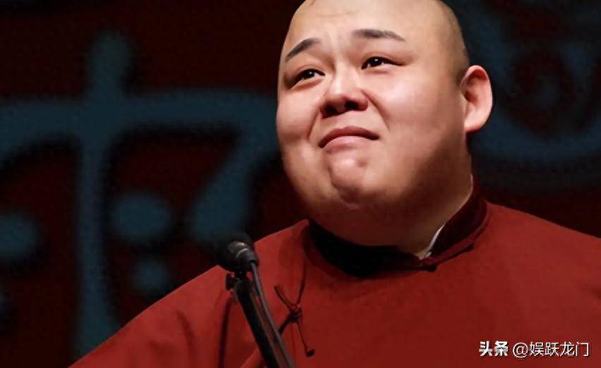 原创            杨鹤通遭贬职后首现身，网友表示他踩了郭德纲逆鳞，跟往日差距大
