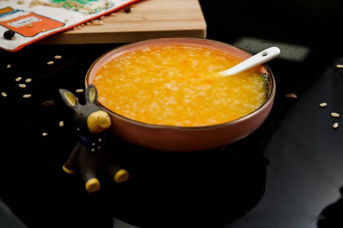 原创            老年痴呆和胆碱有关？医生提醒：常喝南瓜粥，不如吃对这几物