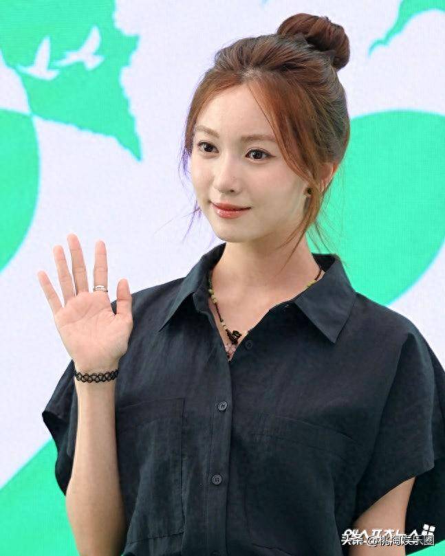 韩国催泪神片小女孩葛素媛长大了，五官精致端庄，长相神似金智媛