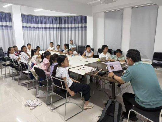 潍坊市文化建设指导员走进寒亭区开元街道开展书法公益课堂