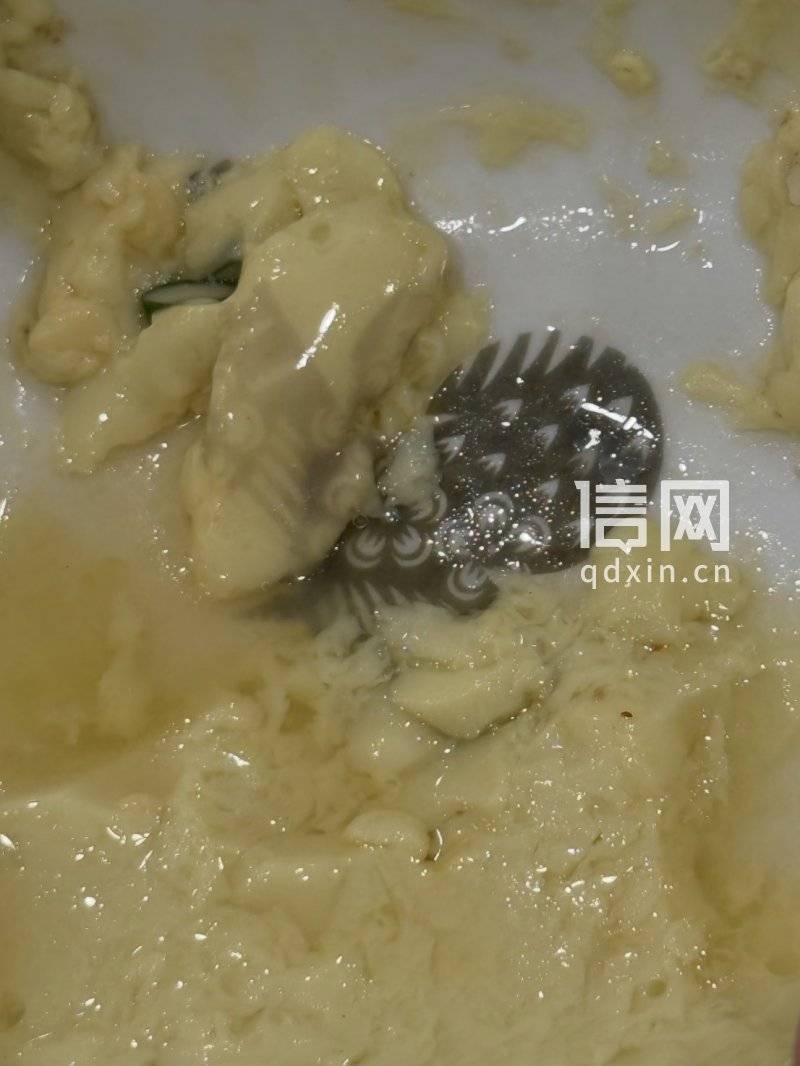 蒸蛋上出现碗底花纹 老乡鸡门店承认餐具印